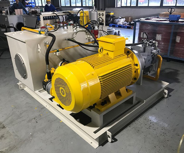 المواد والمعدات البحرية