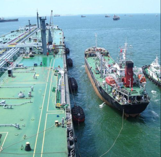 تموين السفن